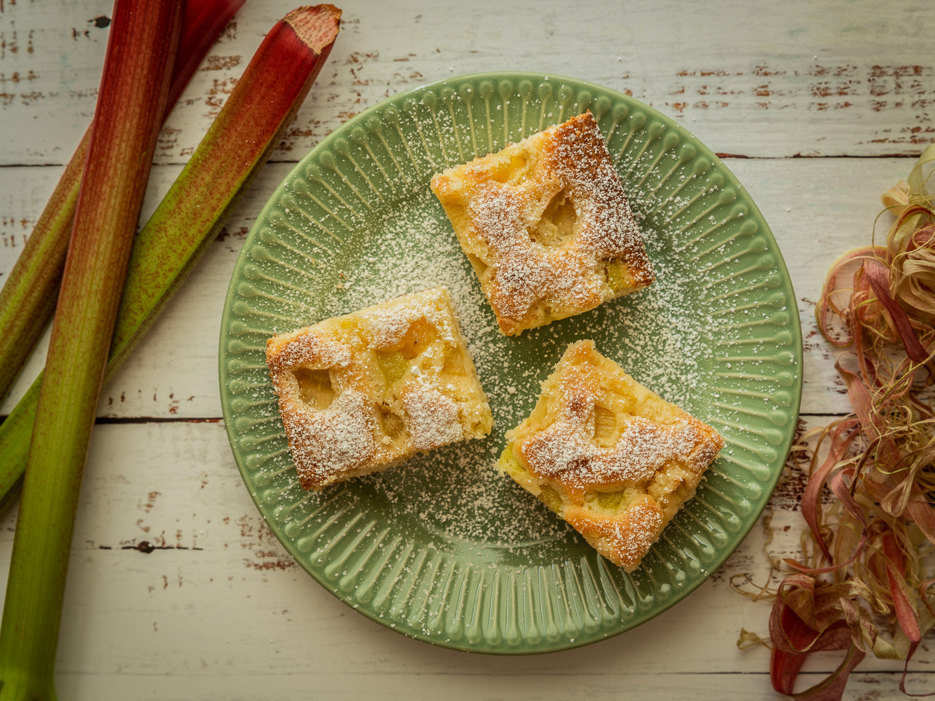 Sponge Cake with Rhubarb