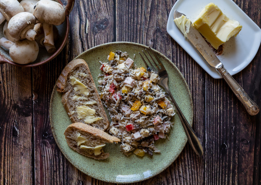 Rice salad with ham and cheese