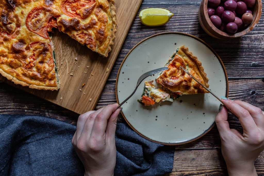 Quiche with Spinach, Salmon and Bechamel 